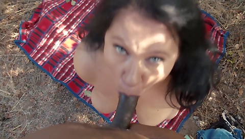 Latina teen debo de besar y besar su hombre en la playa