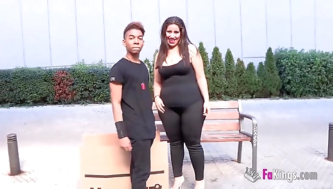 Amateur brunette fuck him in her tight hole and gives a hot blowjob