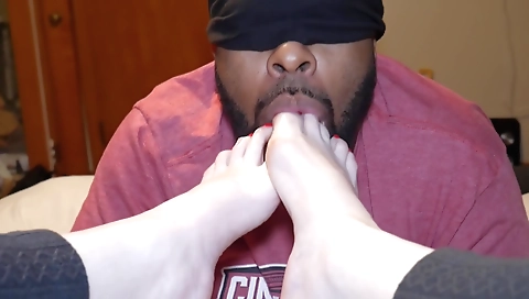 Foot fetish video of couple showing their feet in pussy