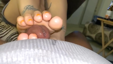 Amateur babe with orange toes and soft soles enjoys footjob