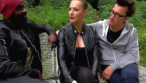 Ebony hottie gets fucked in a hot interracial threesome